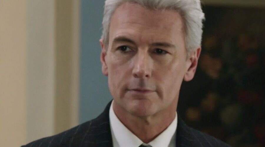 Roberto Farnesi (Umberto Guarnieri) in una scena della puntata 115 de