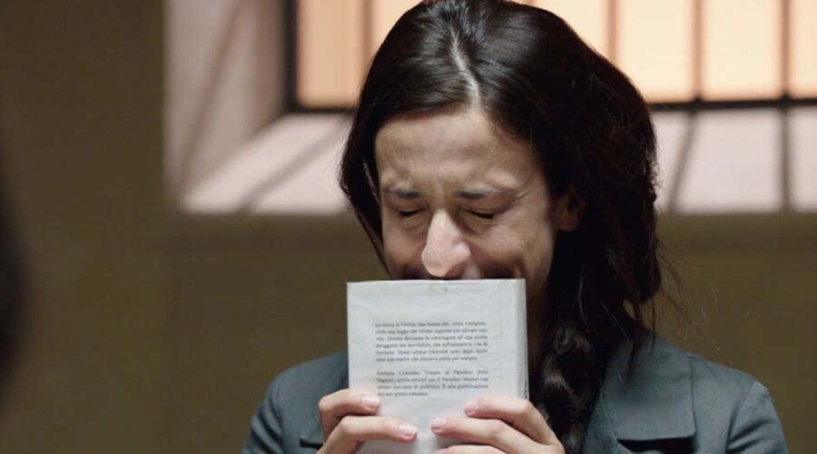 Lara Komar (Gloria Moreau) in una scena de