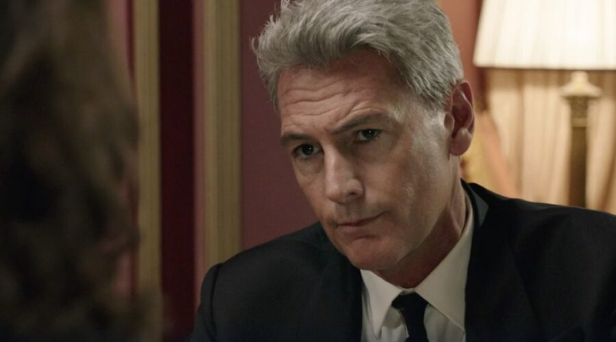 Roberto Farnesi (Umberto Guarnieri) in una scena della puntata 1 de