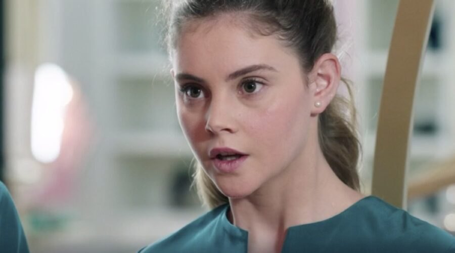 Elvira Camarrone (Clara Boscolo) in una scena della puntata 2 de