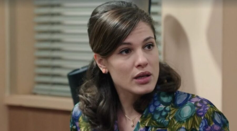 Giulia Vecchio (Anna Imbriani) in una scena della puntata 2 de 