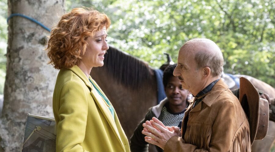 Da sinistra: Vanessa Scalera (Imma Tataranni) e Carlo Buccirosso (Alessandro Vitali) in una scena della seconda stagione di 