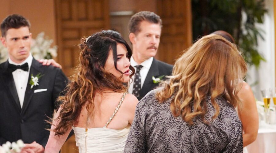 Da sinistra: Jacqueline Macinnes Wood e Kimberlin Brown in una scena di 