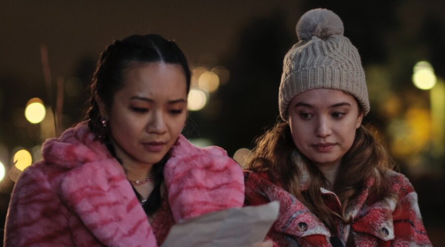 Jennifer Tong ed Emilija Baranac in una scena di 