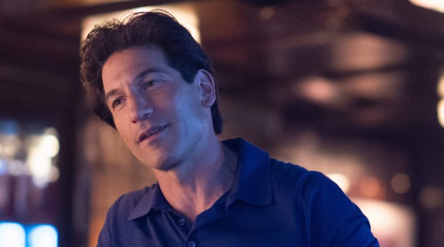 Jon Bernthal in una scena di 