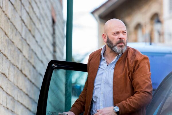 Joseph Malerba interpreta Crapaud in una scena di