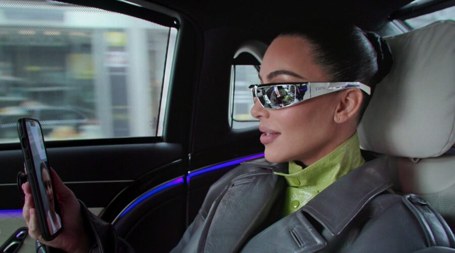 Kim Kardashian in una scena di