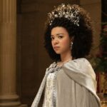 India Amarteifio interprete la giovane sovrana in “La regina Carlotta - Una storia di Bridgerton”. Credits: Netflix.