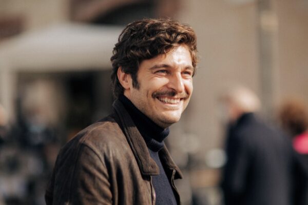 Lino Guanciale (Luca Giuliani) in una scena di 