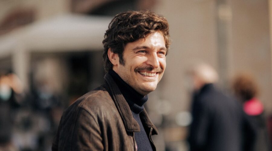 Lino Guanciale (Luca Giuliani) in una scena di