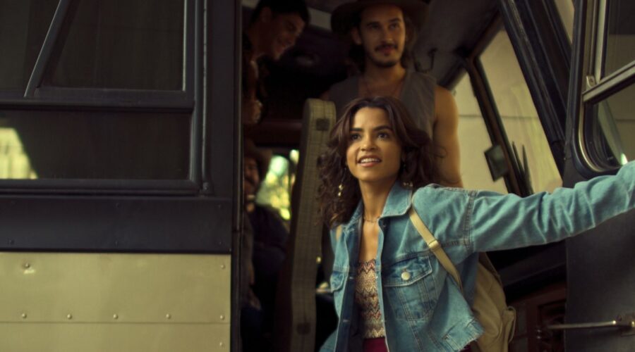 Lucy Alves in una scena di 