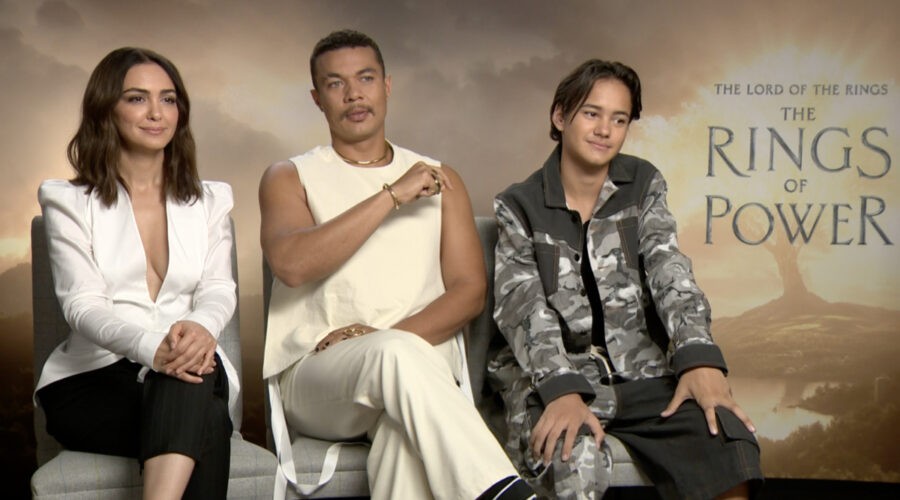 Da sinistra: Nazanin Boniadi, Ismael Cruz Córdova e Tyroe Muhafidin. Credits: Cattura schermo/Tvserial.it