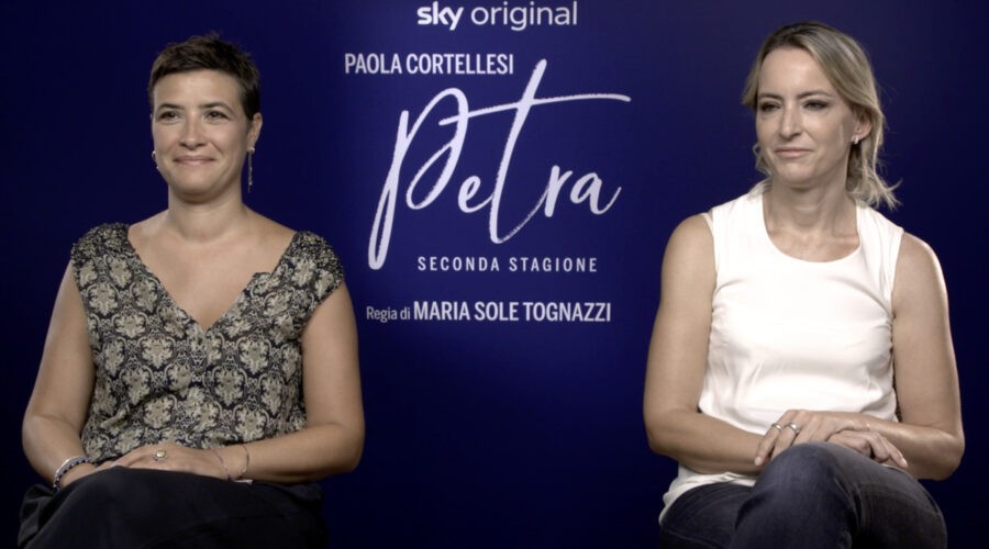 Intervista a Giulia Calenda e Ilaria Macchia per “Petra 2”. Credits: Cattura schermo/Tvserial.it.