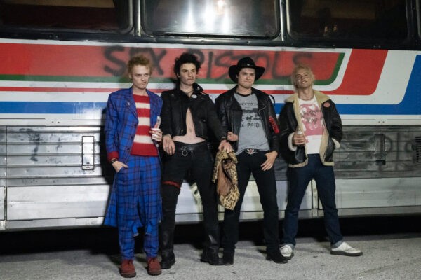 “Pistol”, da sinistra a destra: Anson Boon nel ruolo di John Lyndon, Louis Partridge nel ruolo di Sid Vicious, Toby Wallace nel ruolo di Steve Jones, Jacob Slater nel ruolo di Paul Cook. Credits: Rebecca Brenneman/FX.