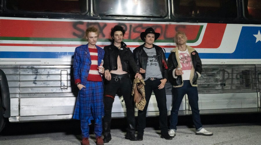 “Pistol”, da sinistra a destra: Anson Boon nel ruolo di John Lyndon, Louis Partridge nel ruolo di Sid Vicious, Toby Wallace nel ruolo di Steve Jones, Jacob Slater nel ruolo di Paul Cook. Credits: Rebecca Brenneman/FX.