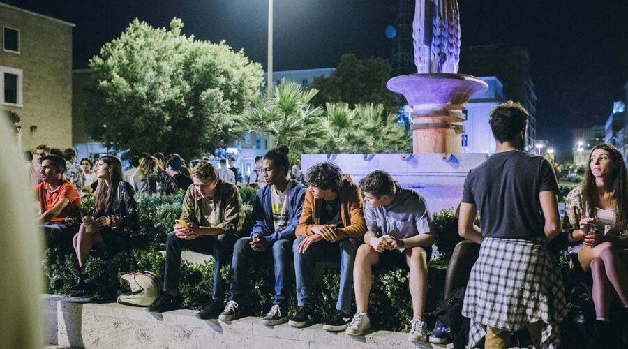 Il cast della serie televisiva “Prisma”. Credits: Amazon Studios.