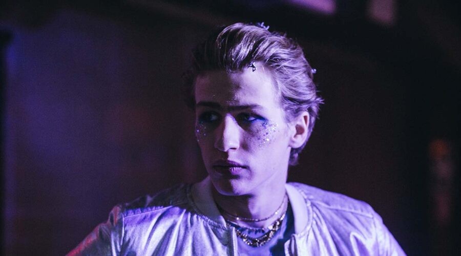 Mattia Carrano in una scena della serie televisiva 