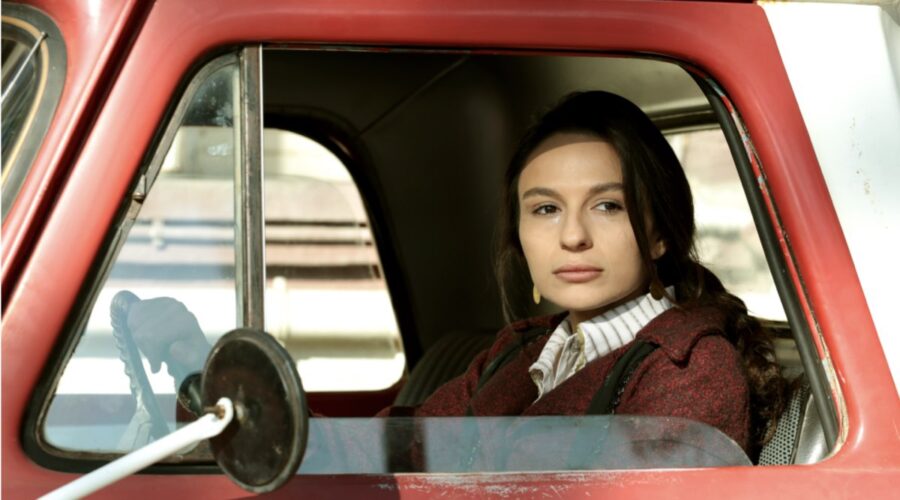 Selin Yeninci (Saniye) in una scena di 