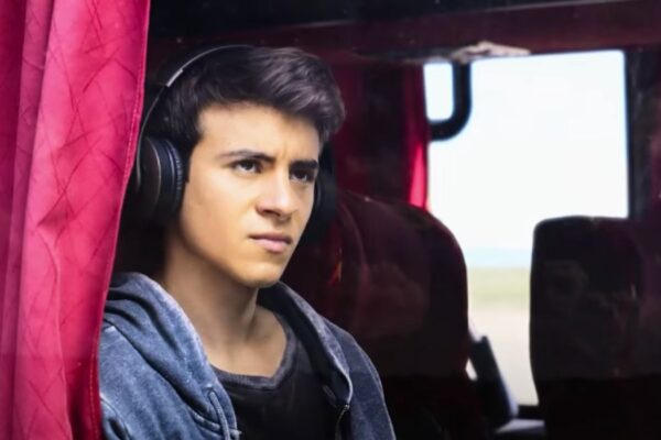 Screenshot di Pedro Maurizi nel ruolo di Eric dal trailer di 