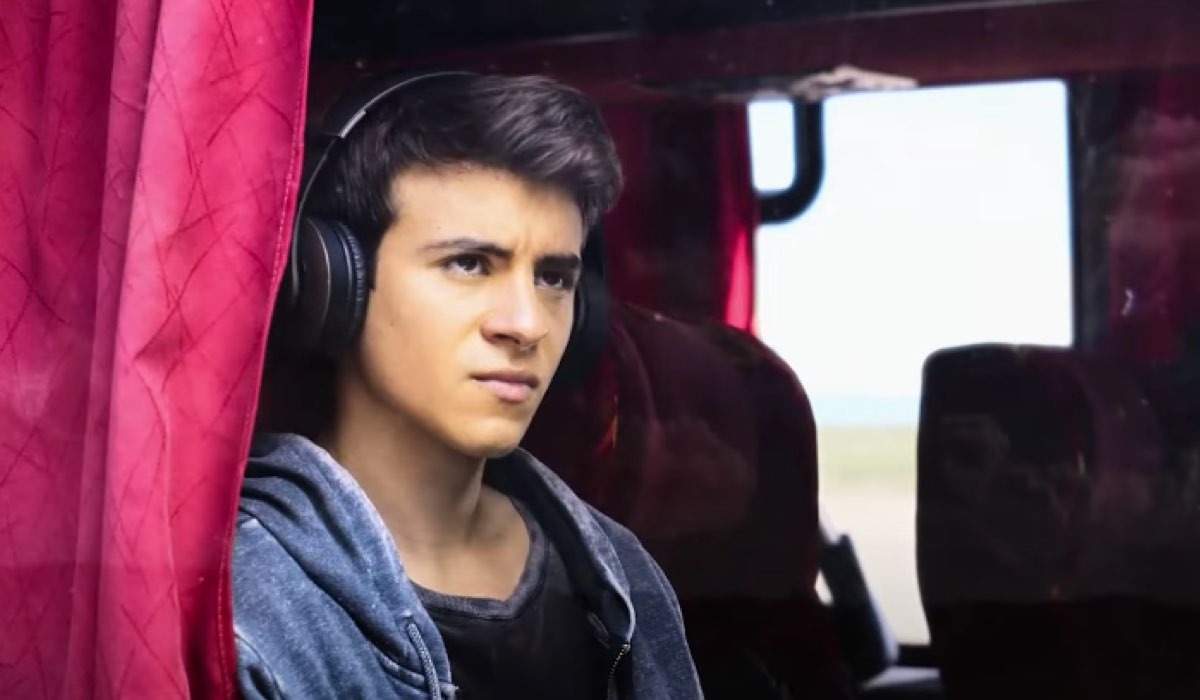 Screenshot di Pedro Maurizi nel ruolo di Eric dal trailer di