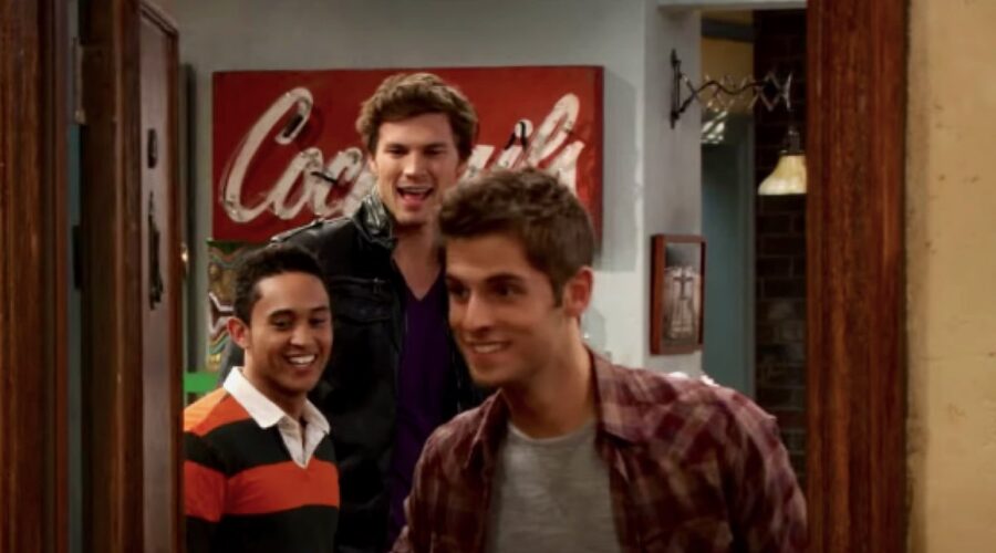 Da sinistra: screenshot di Tahi Mowry, Derek Theler e Jean-Luc Bilodeau in una scena dal trailer di 