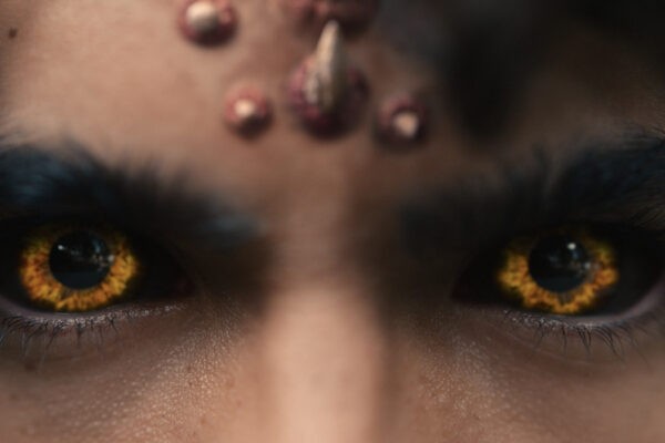 Iñaki Godoy nel ruolo di Juan Ruiz nell'episodio 9 de “The Imperfects”. Credits: per gentile concessione di Netflix © 2022.