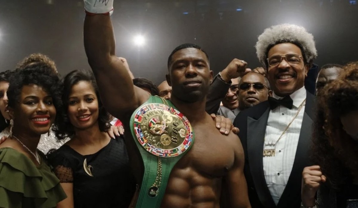 Trevante Rhodes E Il Cast Di Mike In Una Scena Della Serie Credits Cattura Schermo Disney Plus