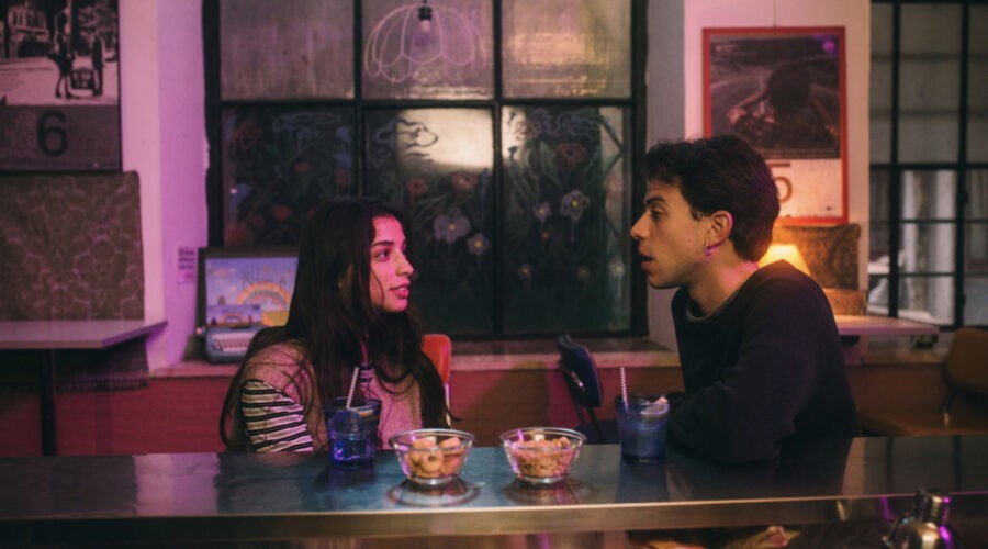Da sinistra: Viola (Lea Gavino) e Elia (Francesco Centorame) in una scena di “SKAM Italia 5”. Credits: Netflix Italia.