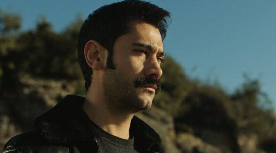 Ugur Günes (Yilmaz)
 in una scena di
