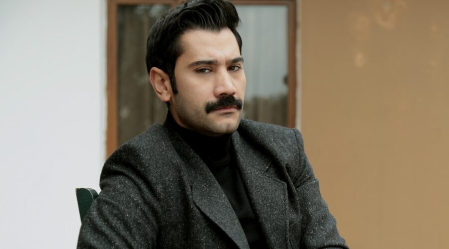 Ugur Günes (Yilmaz)
 in una scena di