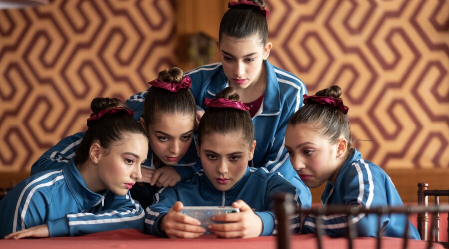 Alessia De Falco, Giada Savi, Federica Cuomo, Eva Iurlaro, Giada Pirozzi Sul Set Di Corpo Libero Credits Paramount Plus