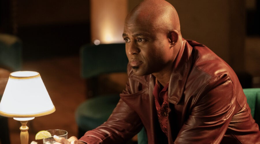 Wayne Brady in una scena di “American Gigolo”. Credits: Paramount+