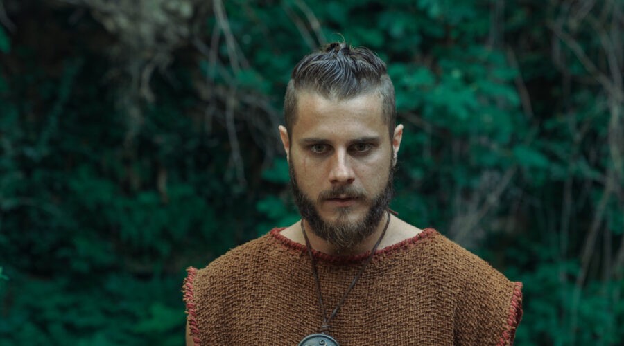 Andrea Arcangeli Interpreta Yemos in 