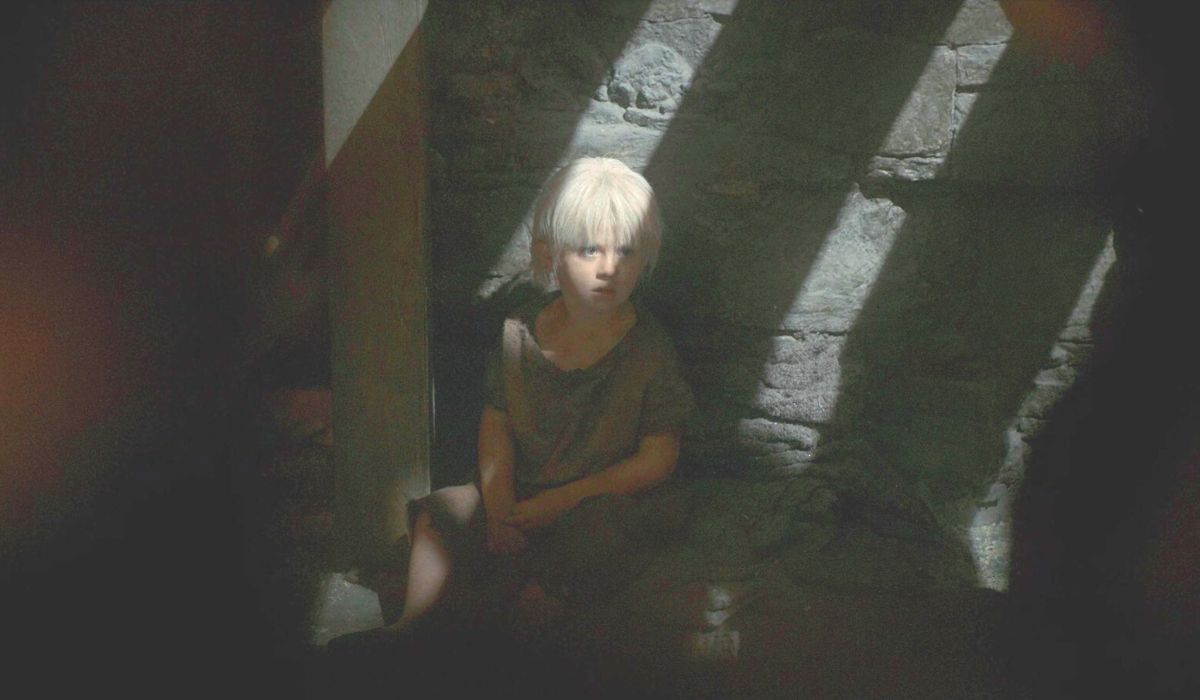 Il bambino a Fondo delle Pulci, qui in un fotogramma dell'episodio 9 di “House of the Dragon”. Credits: Cattura schermo/HBO.
