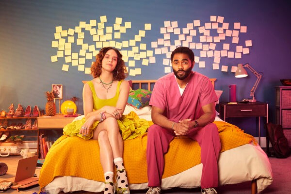 Da sinitra: Jessica Brown Findlay ed Anthony Welsh in una scena di 