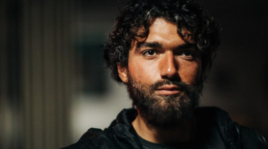 Giacomo Giorgio (Lorenzo Bonanno) in una scena di