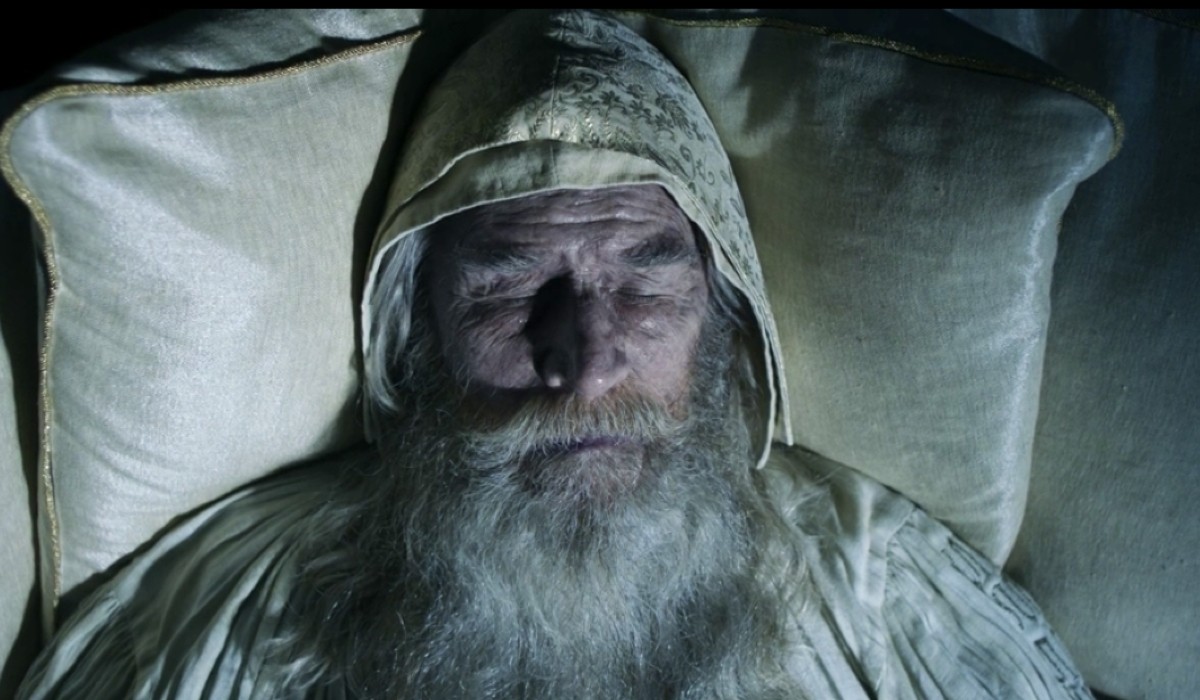 Tar-Palantir (Ken Blackburn) nell'ottavo episodio de “Il Signore degli Anelli: Gli Anelli del Potere”. Credits: Cattura schermo/Prime Video.