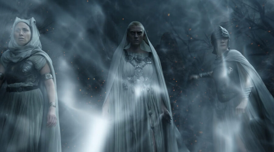 La Sacerdotessa, La Nomade e L'Asceta nell'ottavo episodio de “Il Signore degli Anelli: Gli Anelli del Potere”. Credits: Cattura schermo/Prime Video.