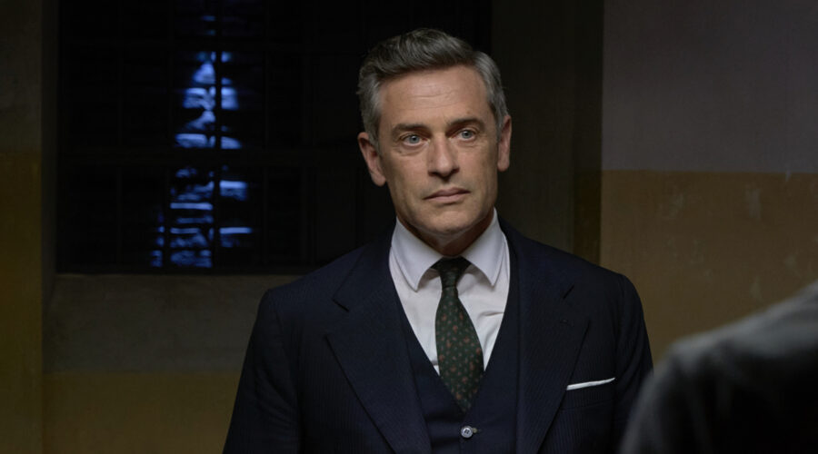 Massimo Poggio (Ezio Colombo) in una scena de