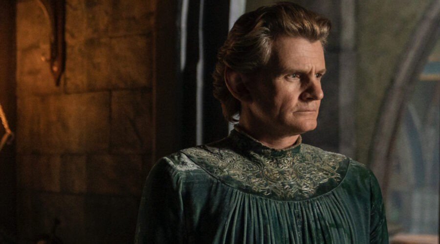 Charles Edwards interpreta Celebrimbor ne “Il Signore degli Anelli: Gli Anelli del Potere”. Credits: Beth Rothstein/Prime Video.