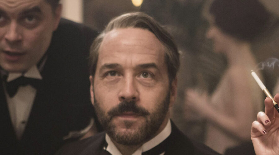 Jeremy Piven In Mr Selfridge Credits Cattura Schermo Youtube Itv
