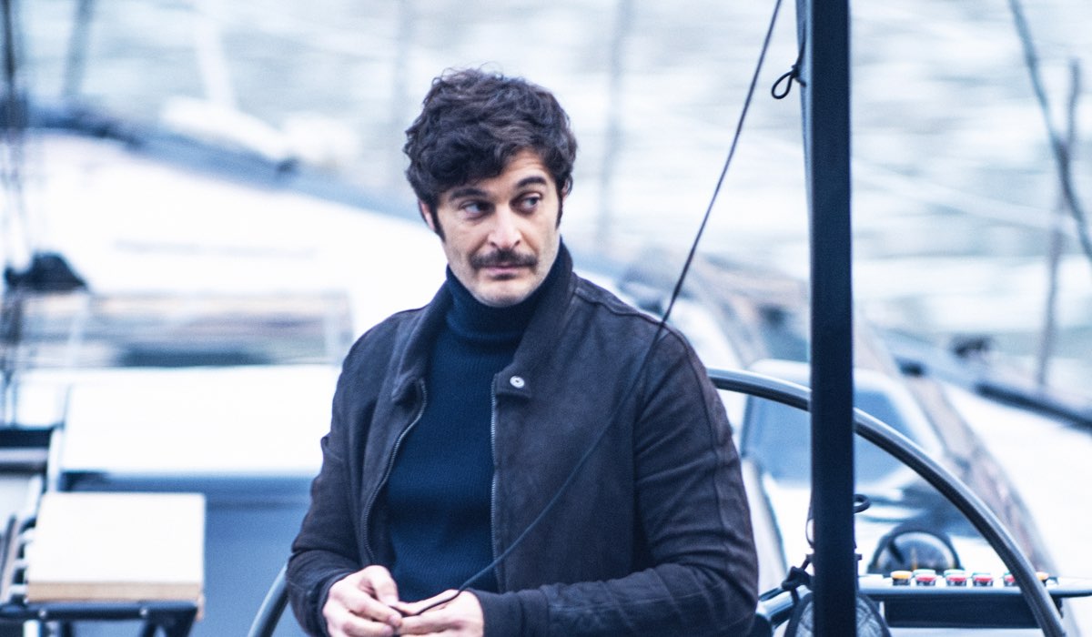 Lino Guanciale (Luca Giuliani) in una scena di