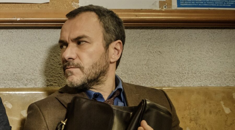 Massimiliano Gallo (Vincenzo Maliconico) in una scena di