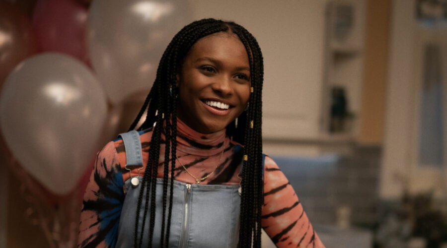 Kaci Walfall in una scena della serie tv “Naomi“. Credits: Mediaset.