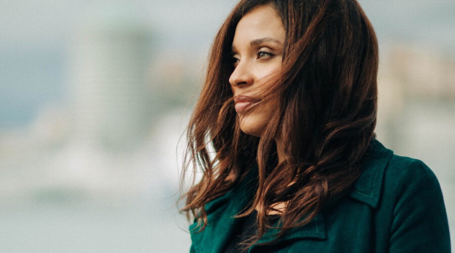 Stefi Celma Interpreta Sylvie In 