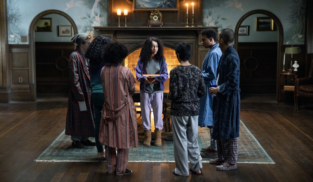 (Left to right) Igby Rigney as Kevin, Annarah Cymone as Sandra, Adia as Cheri, Iman Benson as Ilonka, Ruth Codd as Anya, Chris Sumpter as Spencer, Sauriyan Sapkota as role of Amesh in episode 7 of “The Midnight Club”.  Credits: Eike Schroter/Netflix © 2022.