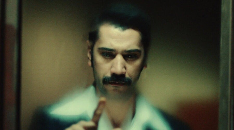 Ugur Günes (Yilmaz)
 in una scena di