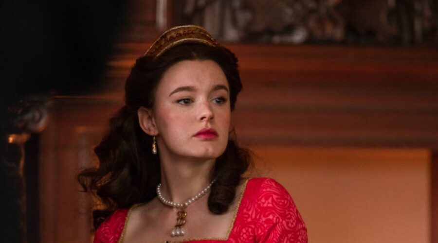 Amy James-kelly In Una Scena Di 