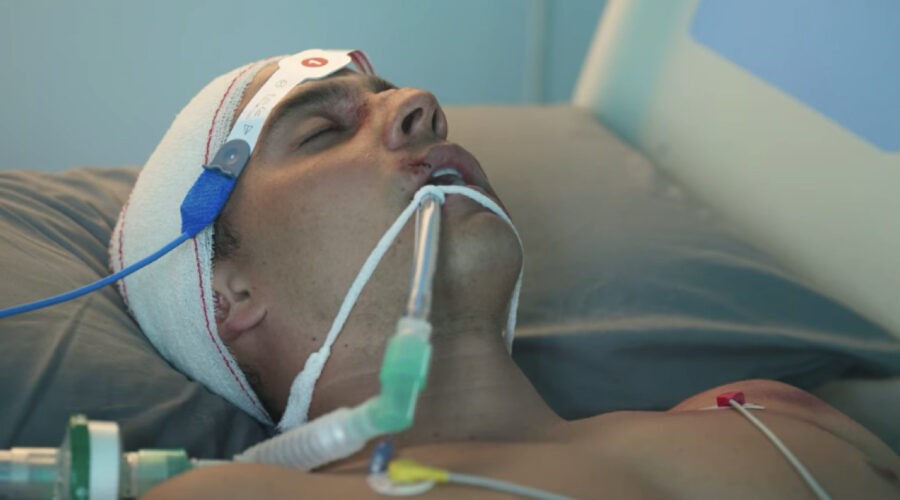 André Lamoglia nella stagione 6, episodio 8 di “Élite” in cui interpreta Ivan. Credits: Cattura schermo/Netflix.