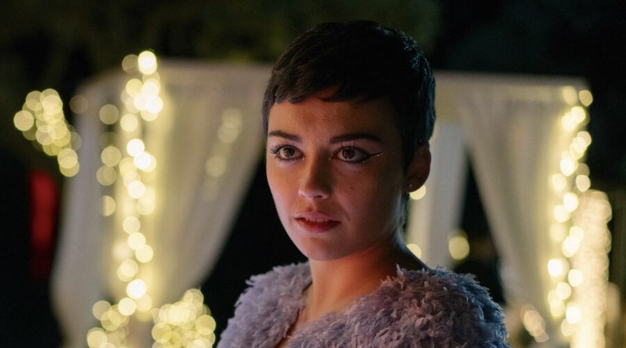 Carla Díaz in una scena di “Elite”. Credits: Niete/Netflix.